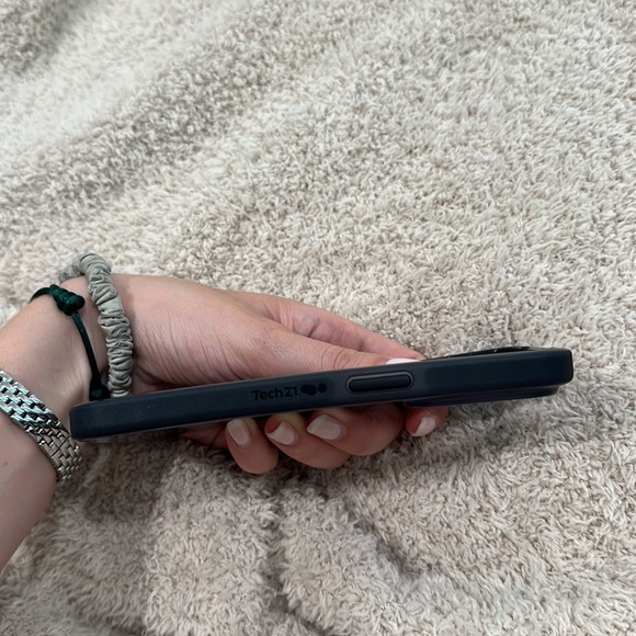 Tech 21 iPhone 14  pro case - Picture 3 of 4